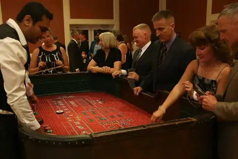 Mesa de craps en un evento Casino Royale de 2013